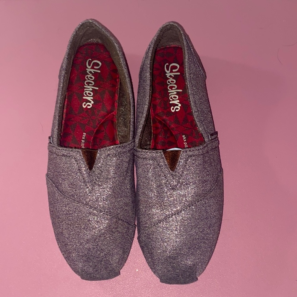 Sketchers Slip-ons Size 8.5 (Womens)